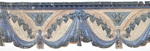 Bordüre mit blauer Draperie, Efeuranken; Lyramotiv und abschließendem Zahnfries