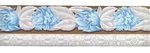 Bordüre mit Pflanzenband aus blauen Blüten und silberfarbenen Blättern
