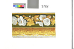Bordüren, Blumendekor aus weißen Blüten und goldgelben Blättern mit Abschlußbordüre in Goldgelb mit Beeren- und Blattdekor