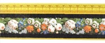 Bordüre mit üppigem Blumenband auf schwarzem Grund und abschließendem Palmettenfries