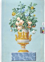 Füllstück mit Blumenarragement in antikisierender Vase