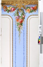 Pilasterabschluss mit Blumenarrangement aus dem "Décor Louis XIV à fleurs"