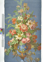 Füllstück mit Blumenarrangement in antikisierender Vase