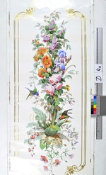 Mittelstück "972" mit Blumenarrangement und Vögeln aus dem "Décor colorié Fleurs et Oiseaux"