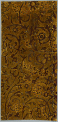 Fragment einer Goldledertapete mit Blumenranken aus Flock